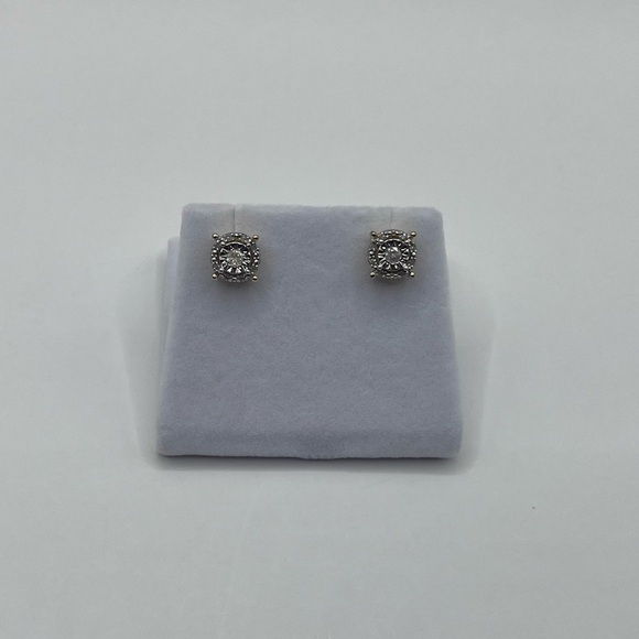0.25 CT Natural Diamond Studs - Picture 4 of 9